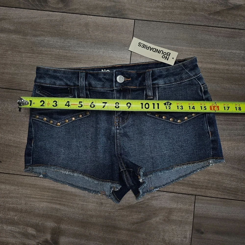 No Boundaries Women’s Denim Shorts Size 0 | Blue Mid Rise Studded 5-Pock00